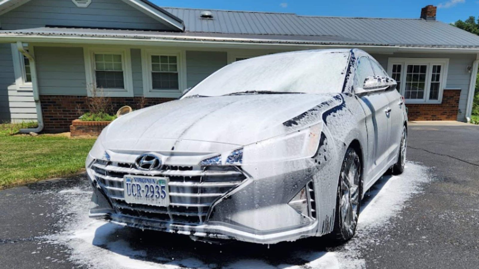 Full Service Car Wash Advantages for Blacksburg Drivers Over DIY